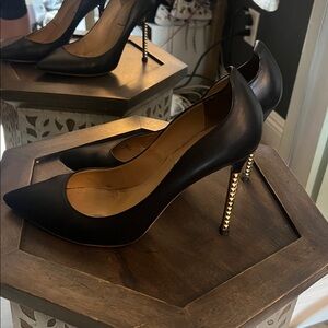 🛑 1 hour sale. Valentino Garavani, EU 38 US 7.5, Black Heels w/ Gold Stud Accent